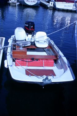 Boston Whaler Power boats For Sale by owner | 1981 13 foot Boston Whaler sport